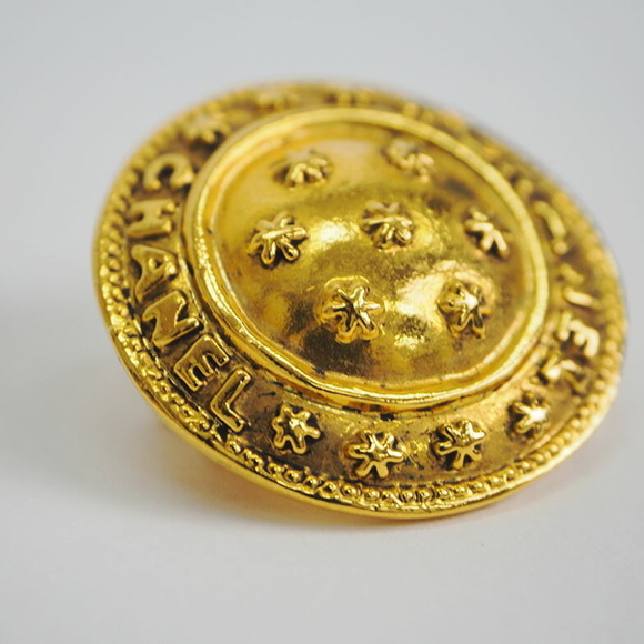 CHANEL Authentic Gold Earrings - Picture 5 of 6